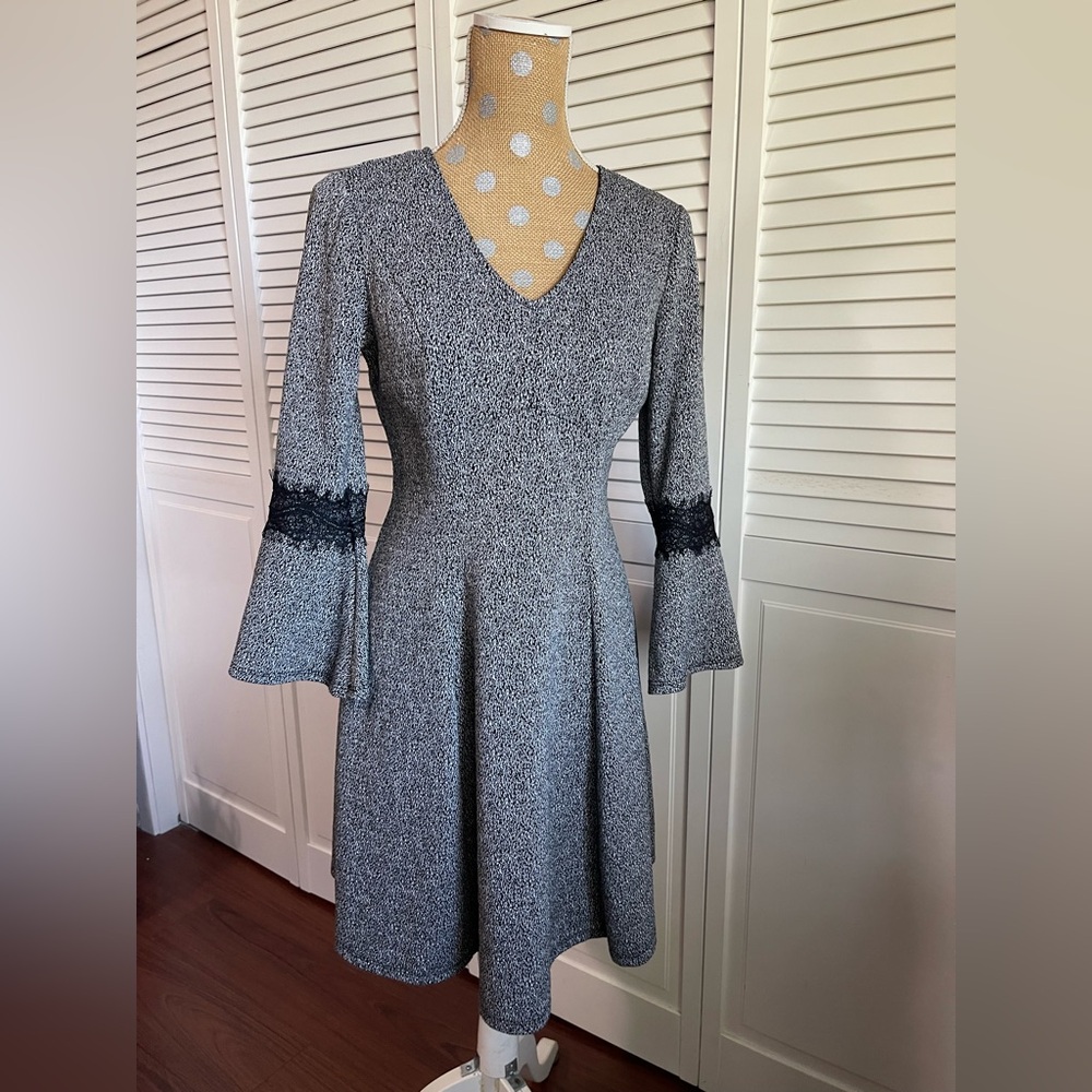 Amazing warm dress by Elle black lace size m long bell sleeve